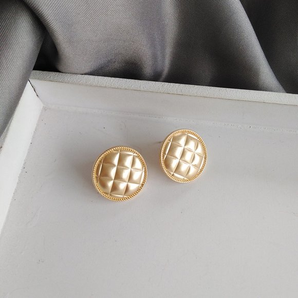 ❤️‍🔥𝕤𝕒𝕝𝕖❤️‍🔥🦋quilted golden earrings - Picture 4 of 13